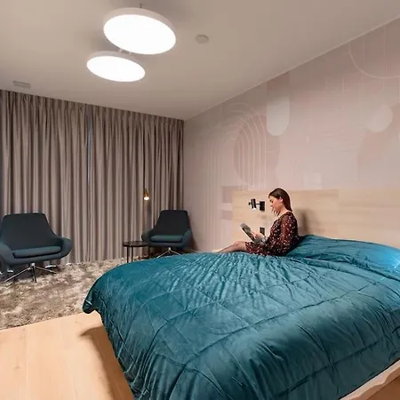 Henry's Appt With A Private 413 - Shared Kitchen Apartment