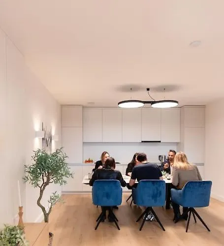 דירה Henry's Appt With A Private 413 - Shared Kitchen