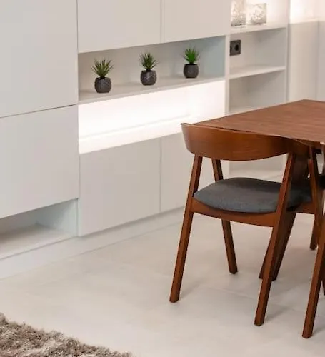 דירה Henry's Appt With A Private 413 - Shared Kitchen