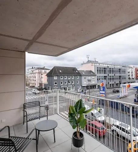 Henry's Appt With A Private 413 - Shared Kitchen *