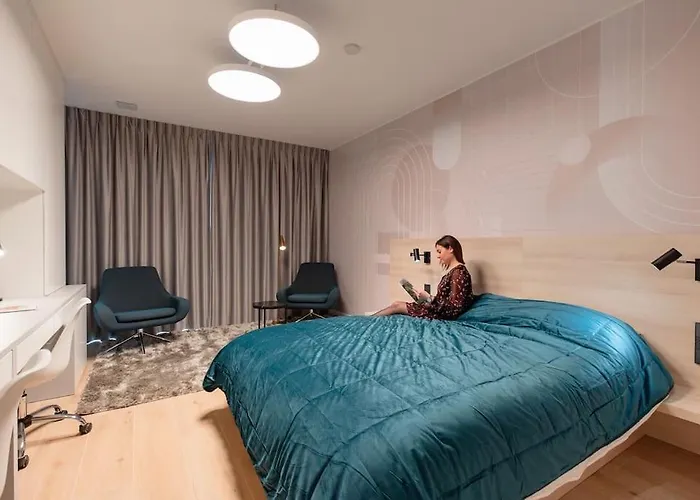 Henry's Appt With A Private 413 - Shared Kitchen דירה