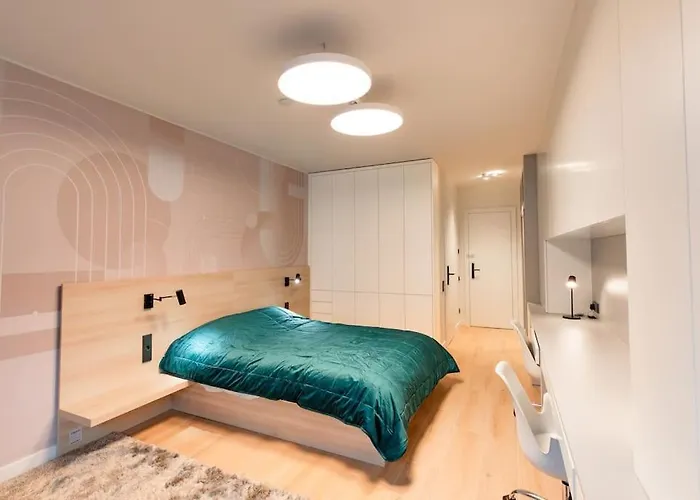 Henry's Appt With A Private 413 - Shared Kitchen