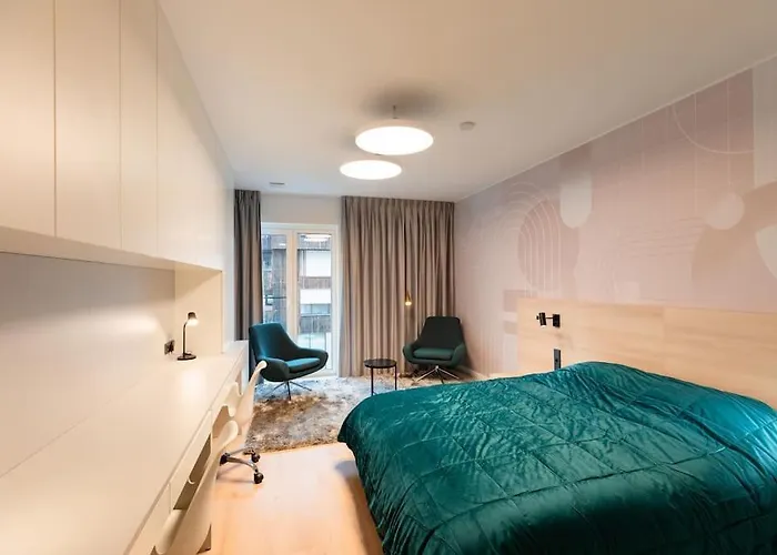 Henry's Appt With A Private 413 - Shared Kitchen